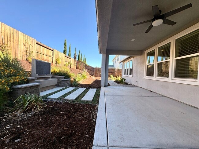 Building Photo - Beautiful Solar Home For Rent in Lincoln