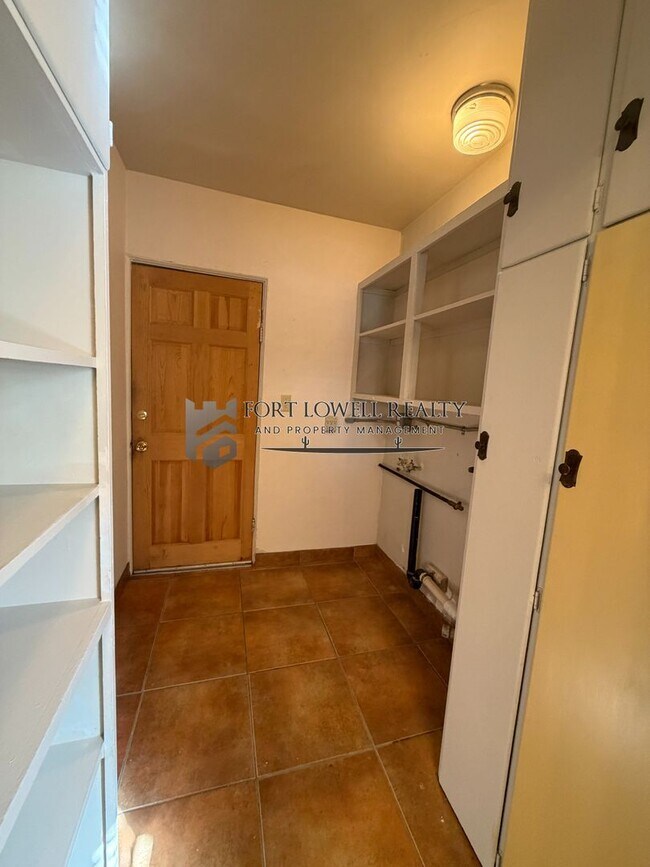 Building Photo - Welcome to this charming 2-bedroom, 1-bathroom + Den!