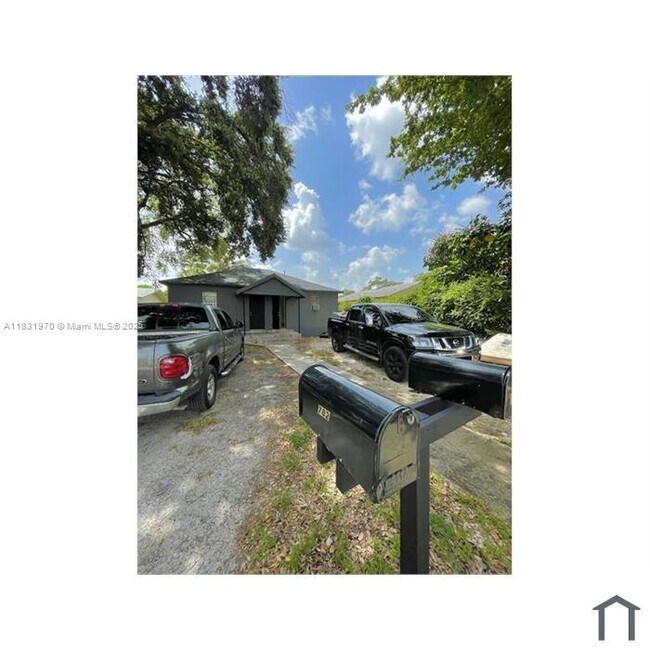 Primary Photo - 784 NW 100th St