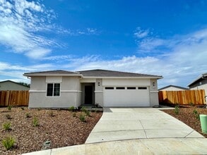 Building Photo - 754 Tamarack Ct