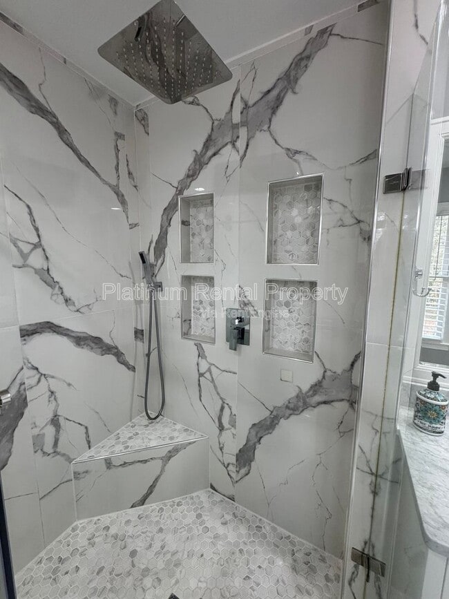 Building Photo - 4007 Shady Cir NW