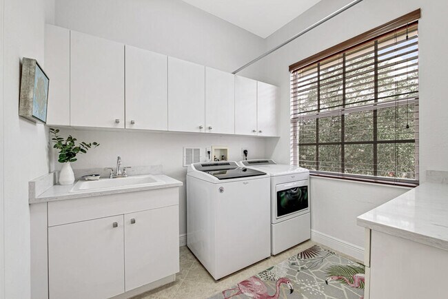 Building Photo - 9773 Bowline Dr