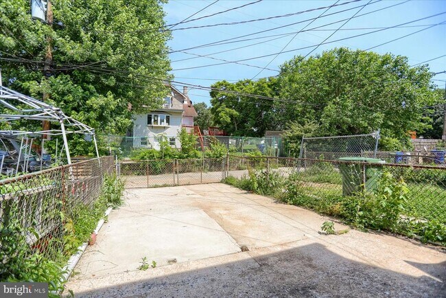 Building Photo - 1207 Anglesea St
