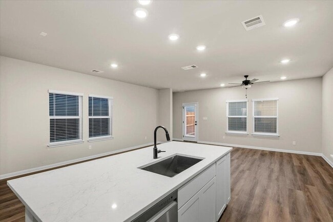 Building Photo - 5900 Whisper Creek Dr