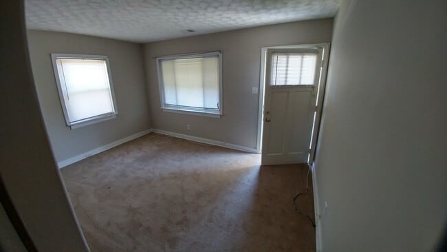 Building Photo - --APPLICATION PENDI2 BR / 1 BA  Renovated home near VCU in Byrd Park Area! Pets considered! Avail...