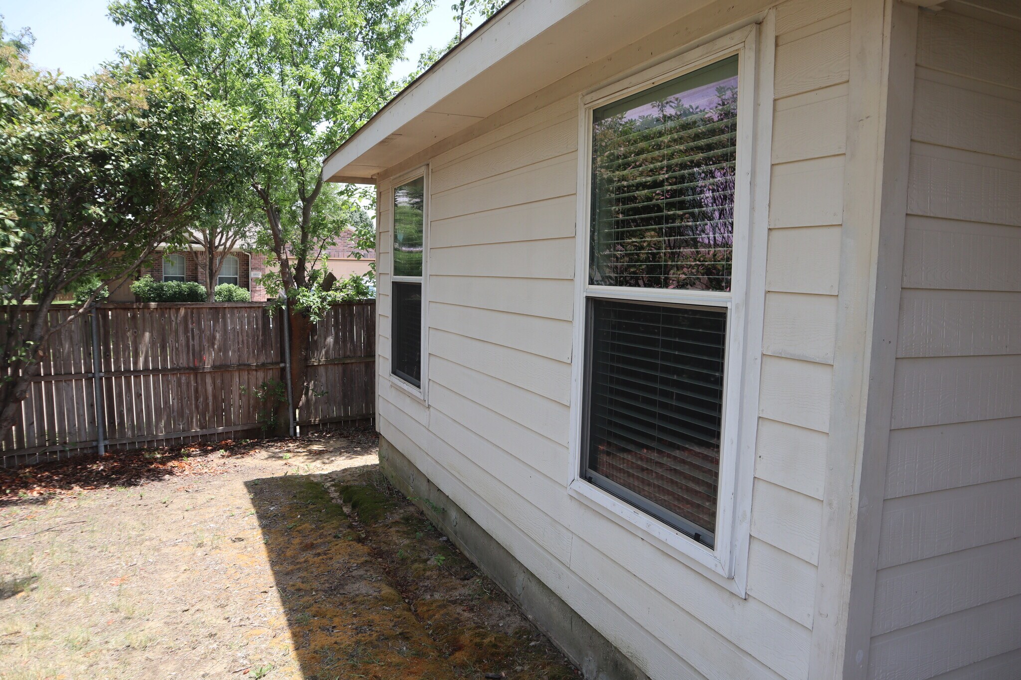 Building Photo - 1000 Warbler Ln