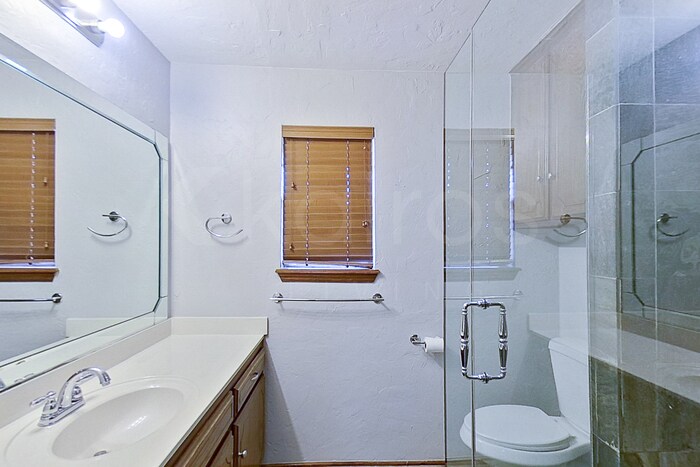 Building Photo - 1205 Mockingbird Ln