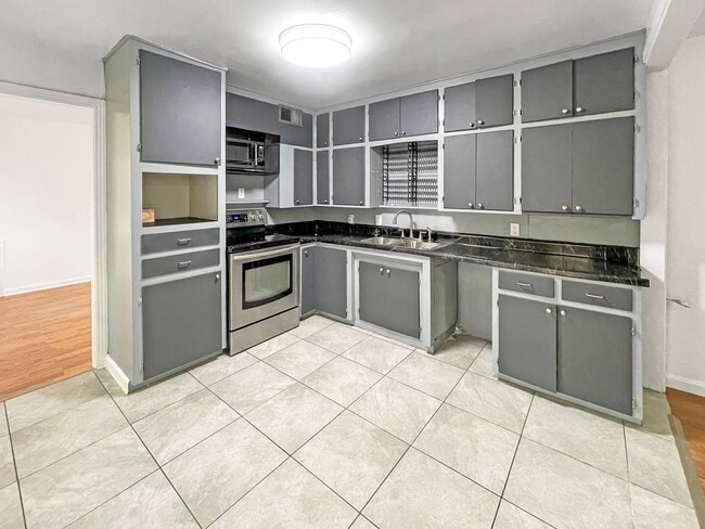 Building Photo - 116 W Vega Dr