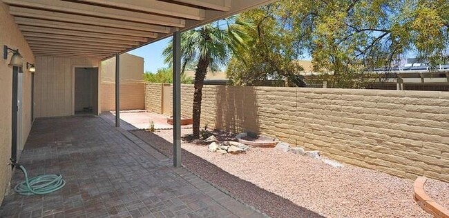 Building Photo - Beautifully Updated 3 Bedroom Townhome nea...