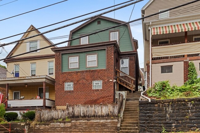 Building Photo - Large Updated 3 bedroom with Central Air