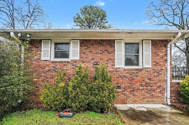 Building Photo - Nice 2BR/1BA Duplex in East Point!