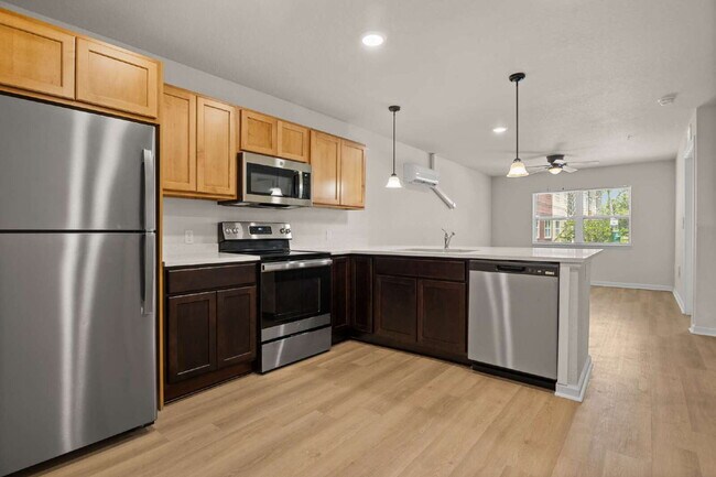 Primary Photo - 260 Spanish Moss Cir