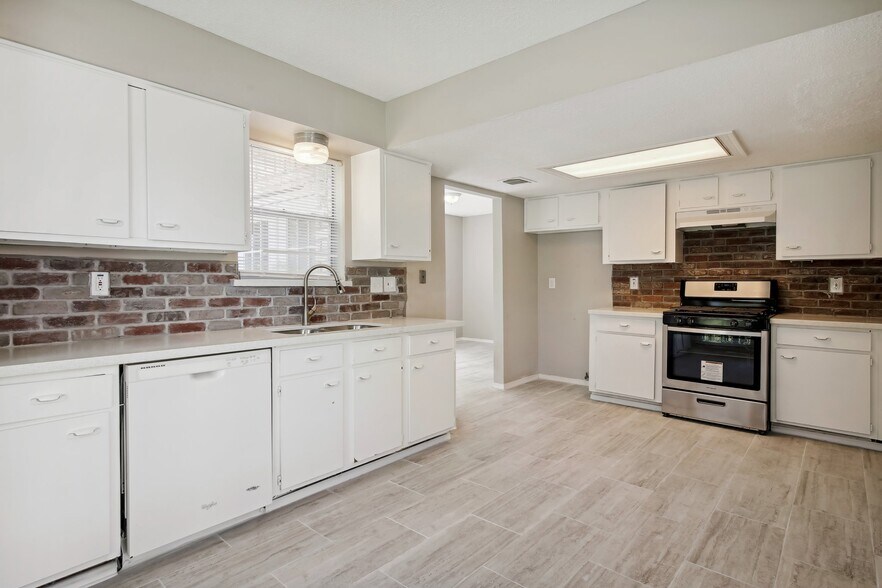 Building Photo - 9414 Crystal Cove Cir