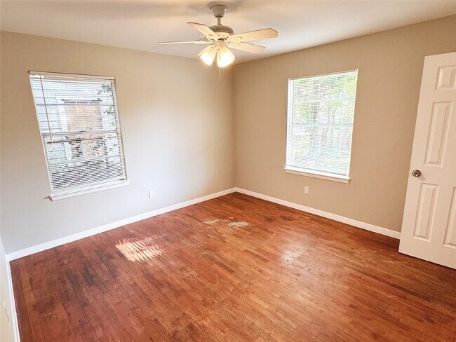 Building Photo - 6710 England St