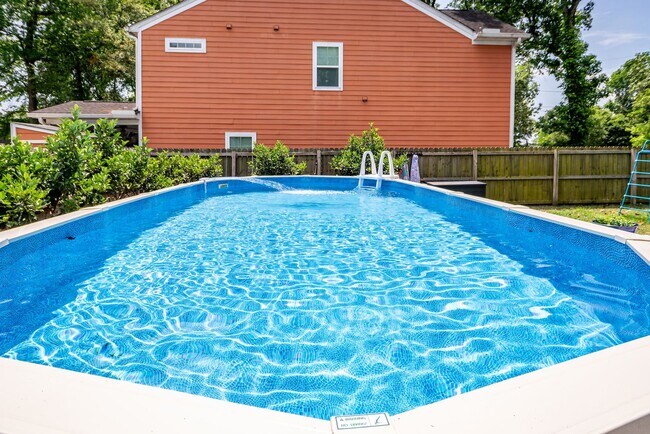 Building Photo - 3 Bedroom 2.5 Bath Single Family Home in F...