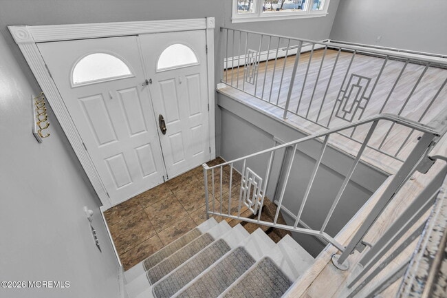 Building Photo - 1094 June Ct