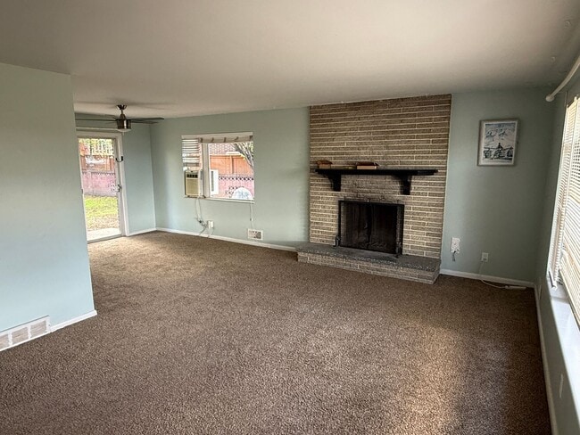 Building Photo - 5 Bedroom Home; Millcreek; 2800 sq ft; Lar...