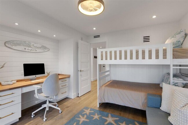 Building Photo - 4360 Chatham Dr