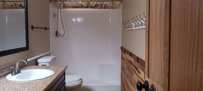 Building Photo - Beautifully Crafted 3 Bed 2 Bath Home in T...