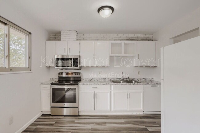 Building Photo - 949 Olathe St