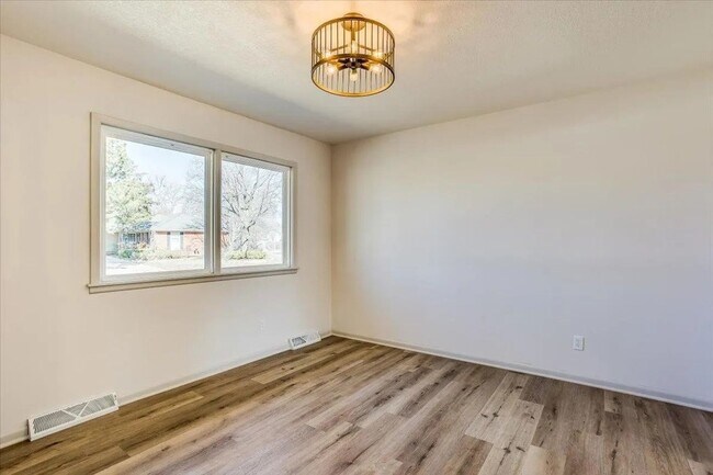 Building Photo - 6503 E 16th St N