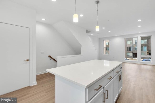 Building Photo - 3000 Schirra Ln