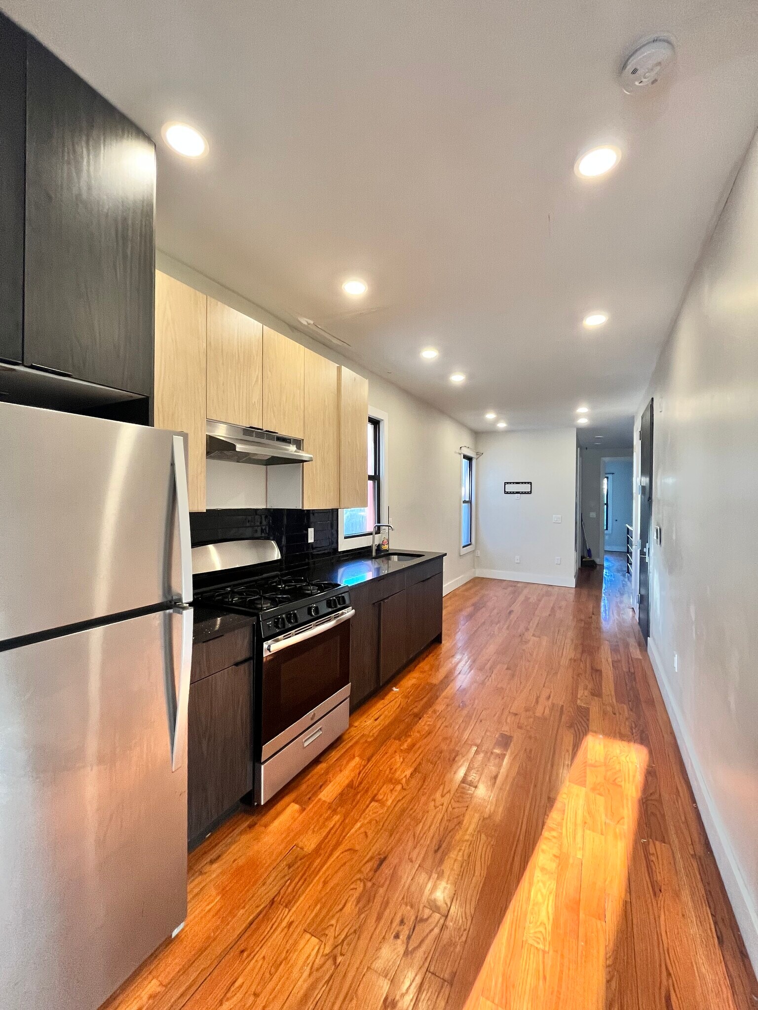 152 Boyd Ave 1A - 154 Boyd Ave