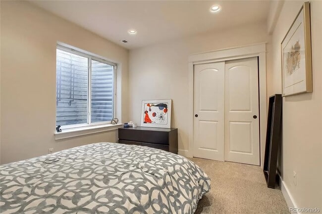 Building Photo - 5 bedroom home 3 blocks from Wash Park!