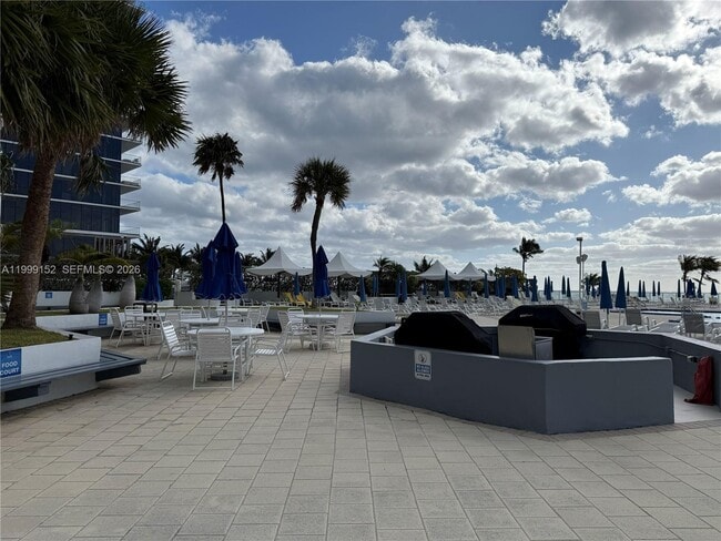 Building Photo - 2030 S Ocean Dr