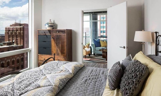 Building Photo - 1 br, 1 bath Condo - 730 N La Salle Dr 2005