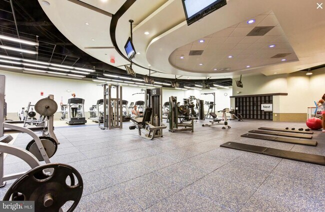 Building Photo - Spacious 1BR! Utilities Included! Rosslyn ...