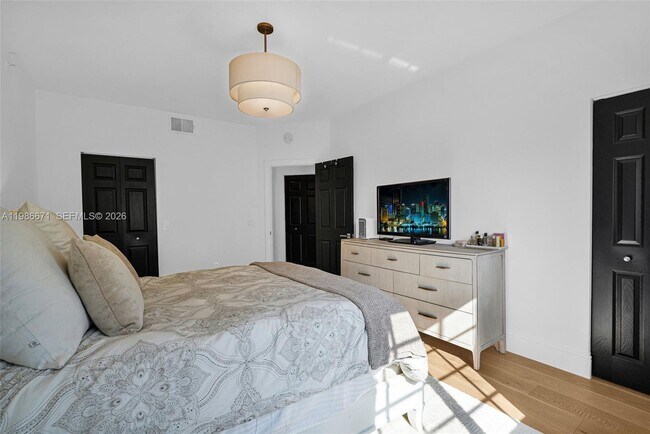 Building Photo - 2107 SE 10th Ave