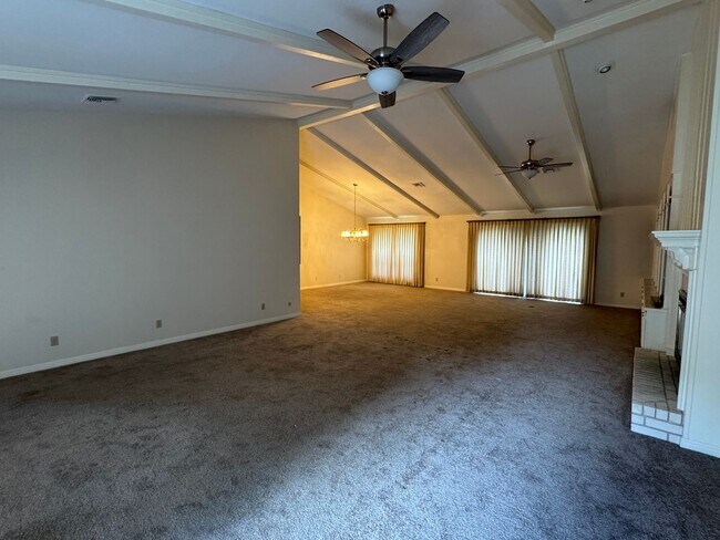 Building Photo - Beautiful Central Waco Home