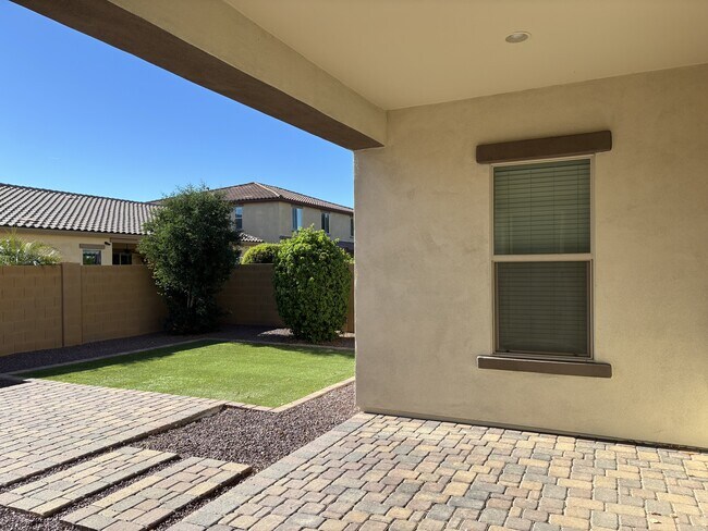 Building Photo - 8037 W Spur Dr