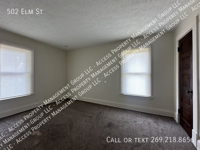 Building Photo - 502 Elm St