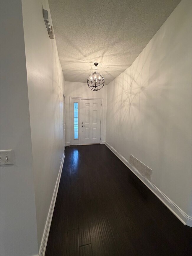 Building Photo - COMMINNG SOON - 4 BED 3 1/2 BATH HOUSE