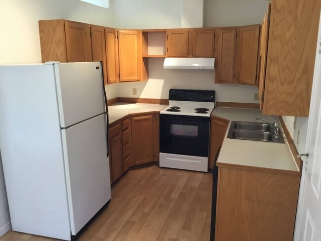 Building Photo - 2 Bedroom Duplex in Churchill Neighborhood