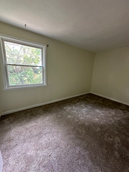 Building Photo - 445 Cedar Dr