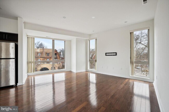 Building Photo - 4610 Cedar Ave