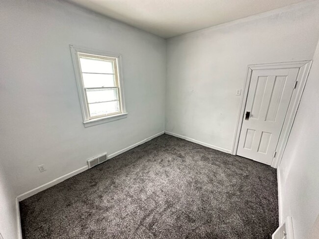 Building Photo - 3 Bedroom 1 Bath Home in South Bend In. AC...