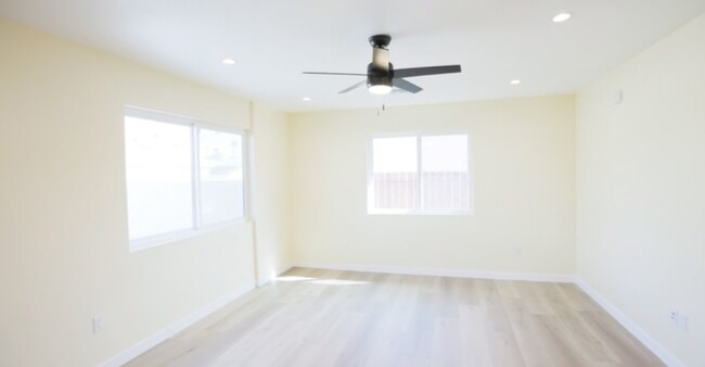 Building Photo - 1433 W 253rd St
