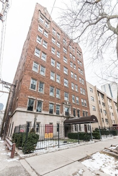 Primary Photo - 941 W Winona St