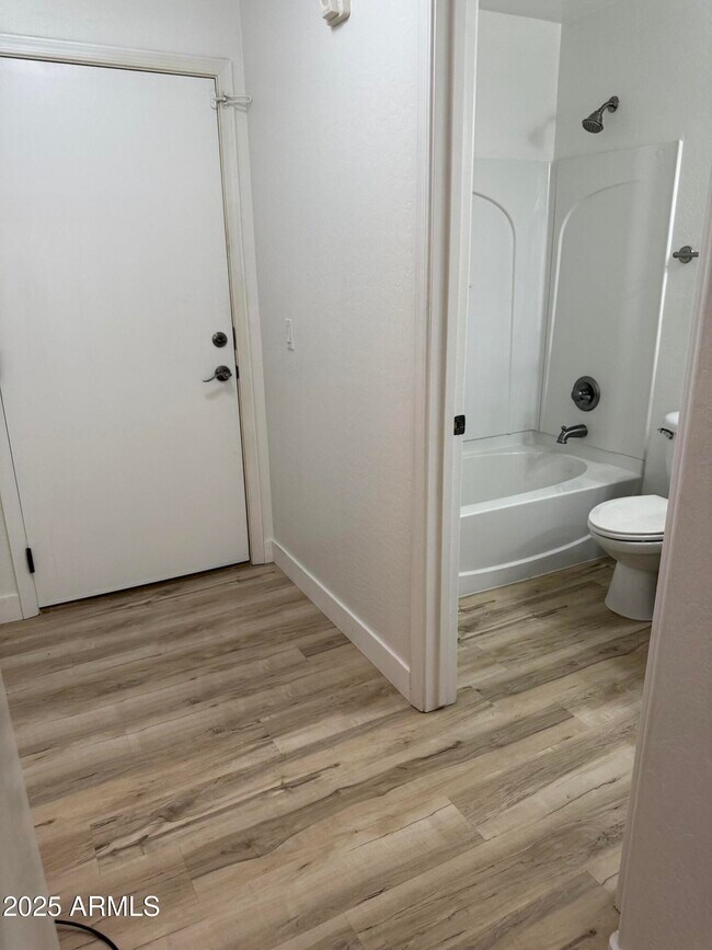 Building Photo - 2670 S Voyager Dr