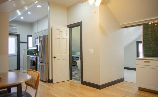 Building Photo - 4174 Cass St