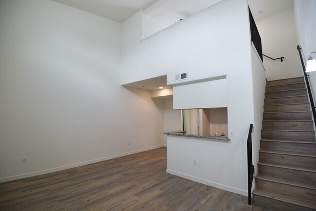 Interior Photo - 5500