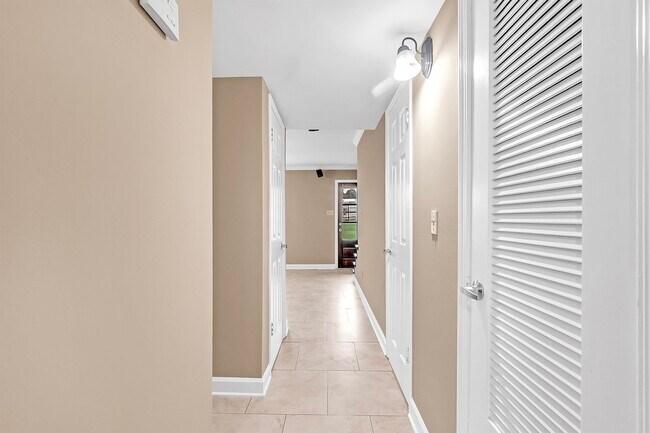 Building Photo - 7523 Bavarian Dr