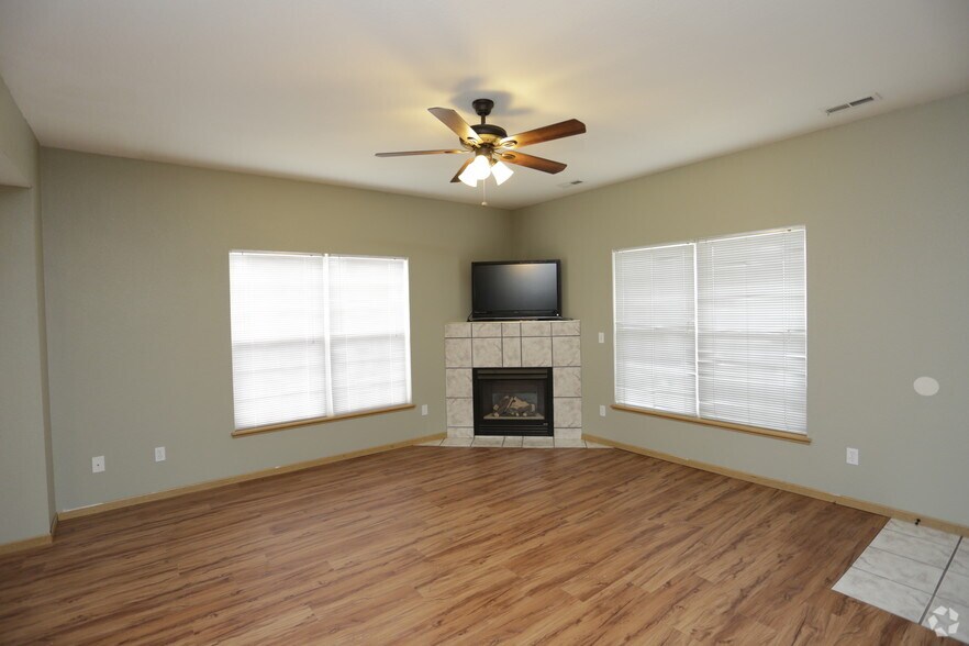 Village at West End 4410 Clinton Pky Lawrence KS 66047 Apartment Finder