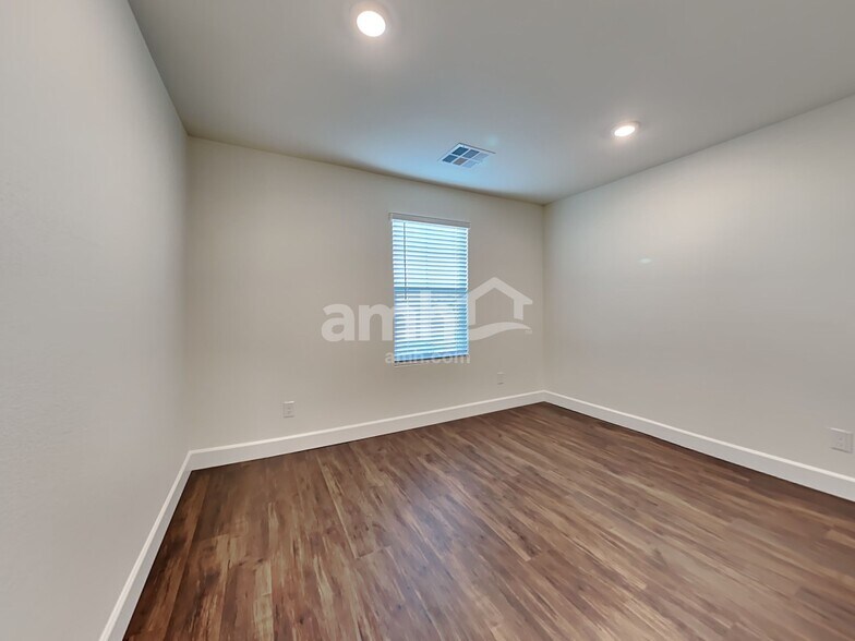 Building Photo - 274 Yasmin Daylily Pl