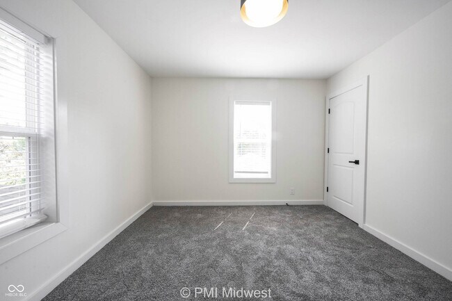 Building Photo - 428 N Bradley Ave
