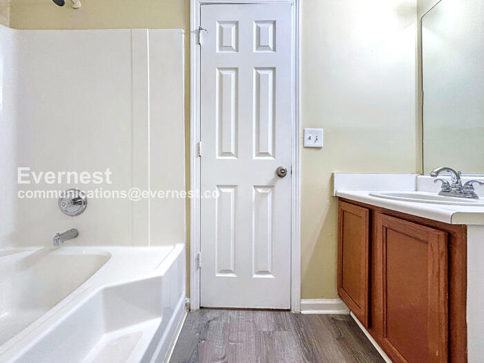 Building Photo - 9151 Clubhouse Dr